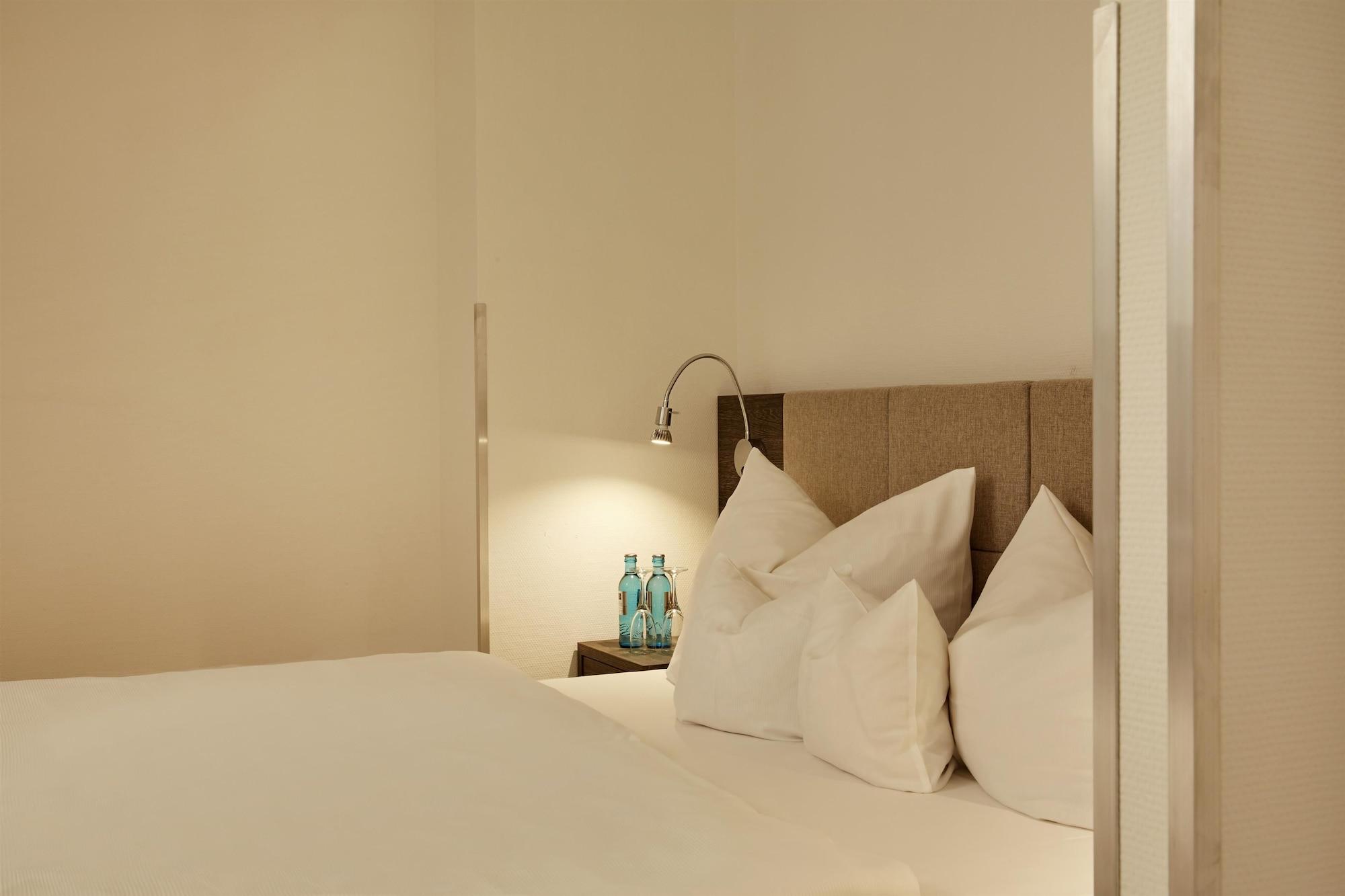 เอช+ โฮเทล เนือร์นแบร์ค Hotel Nuremberg ภายนอก รูปภาพ
