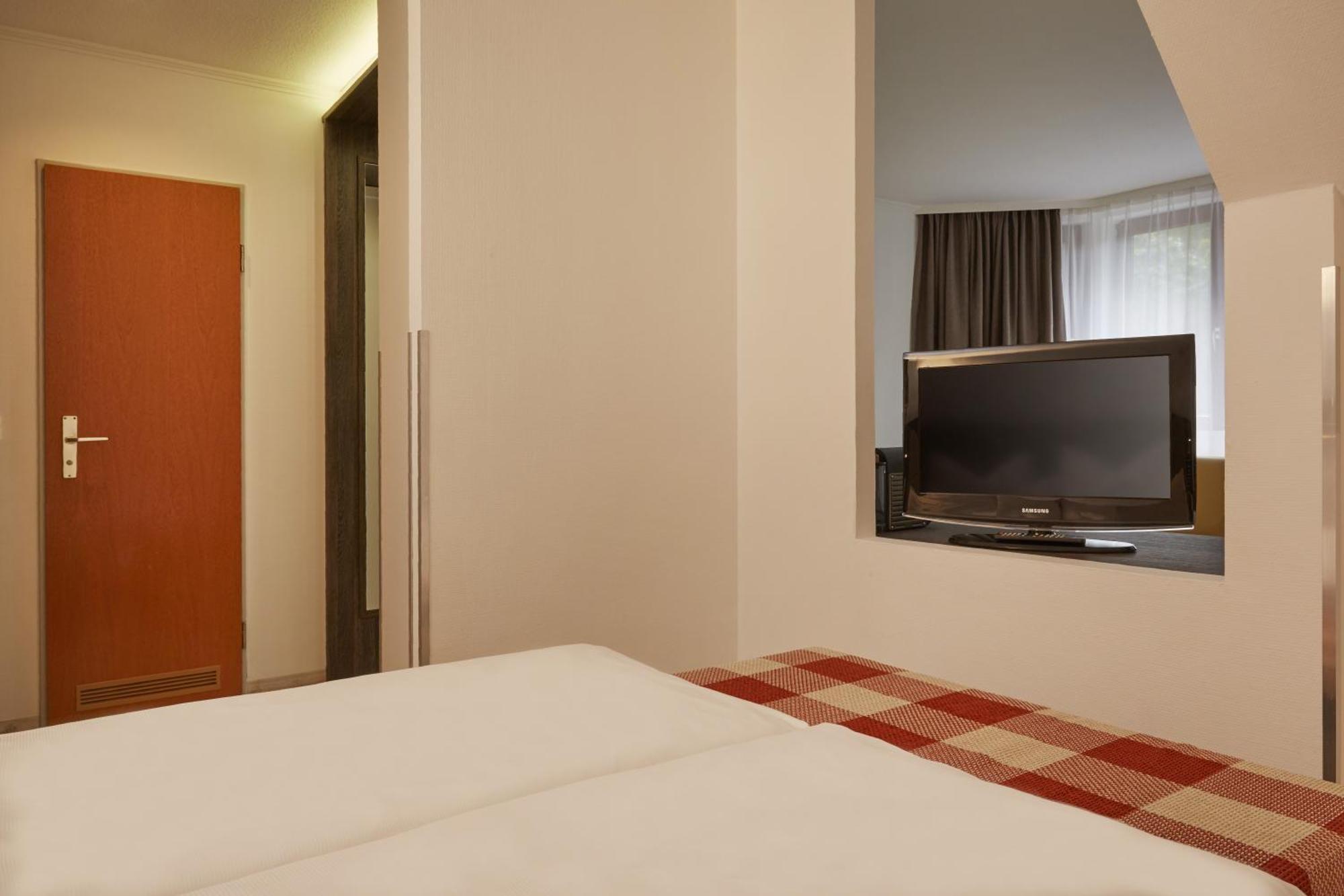 เอช+ โฮเทล เนือร์นแบร์ค Hotel Nuremberg ภายนอก รูปภาพ