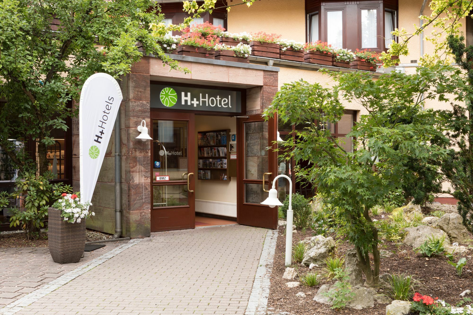 เอช+ โฮเทล เนือร์นแบร์ค Hotel Nuremberg ภายนอก รูปภาพ