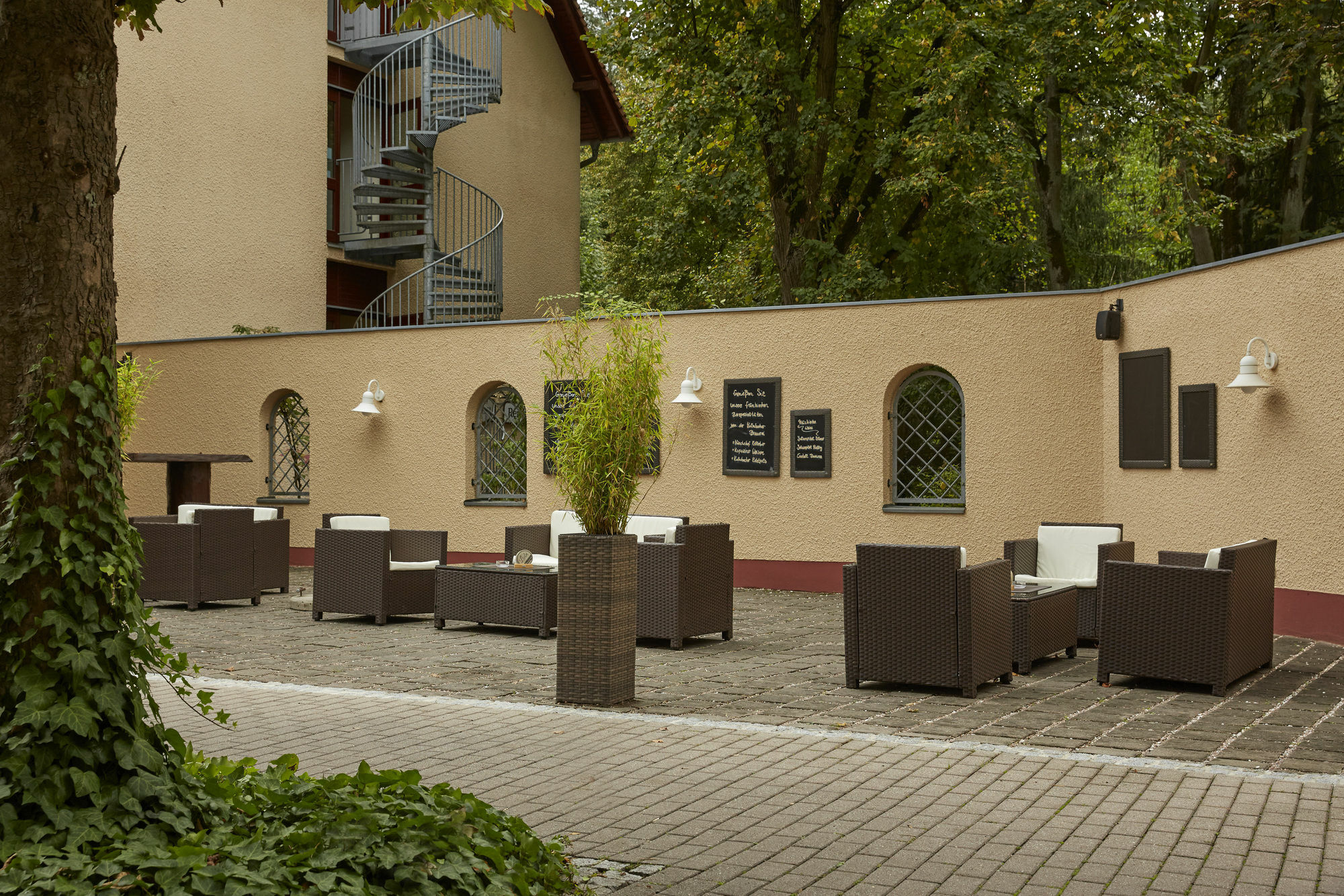 เอช+ โฮเทล เนือร์นแบร์ค Hotel Nuremberg ภายนอก รูปภาพ