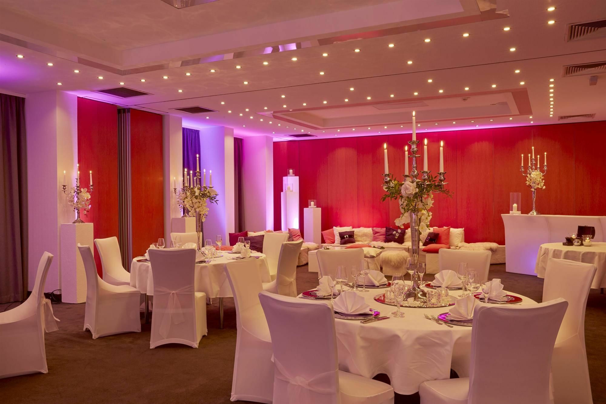 เอช+ โฮเทล เนือร์นแบร์ค Hotel Nuremberg ภายนอก รูปภาพ