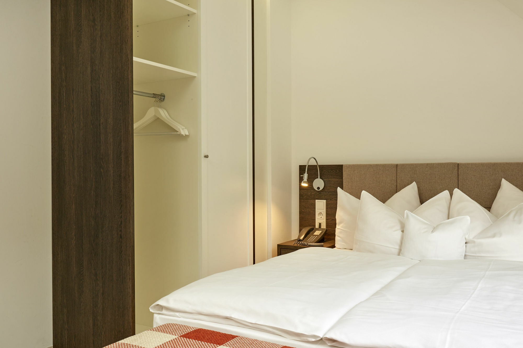 เอช+ โฮเทล เนือร์นแบร์ค Hotel Nuremberg ภายนอก รูปภาพ