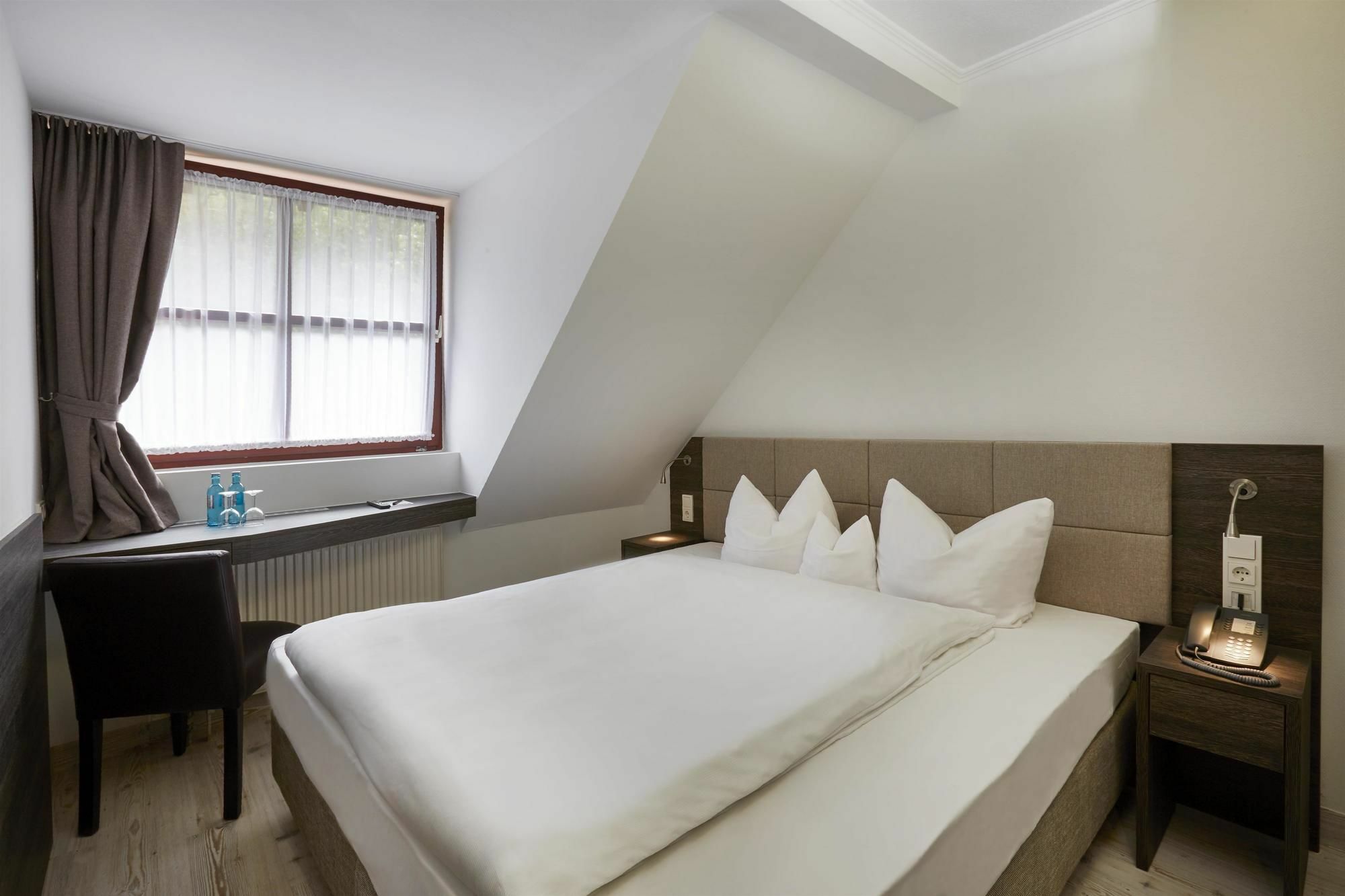 เอช+ โฮเทล เนือร์นแบร์ค Hotel Nuremberg ภายนอก รูปภาพ