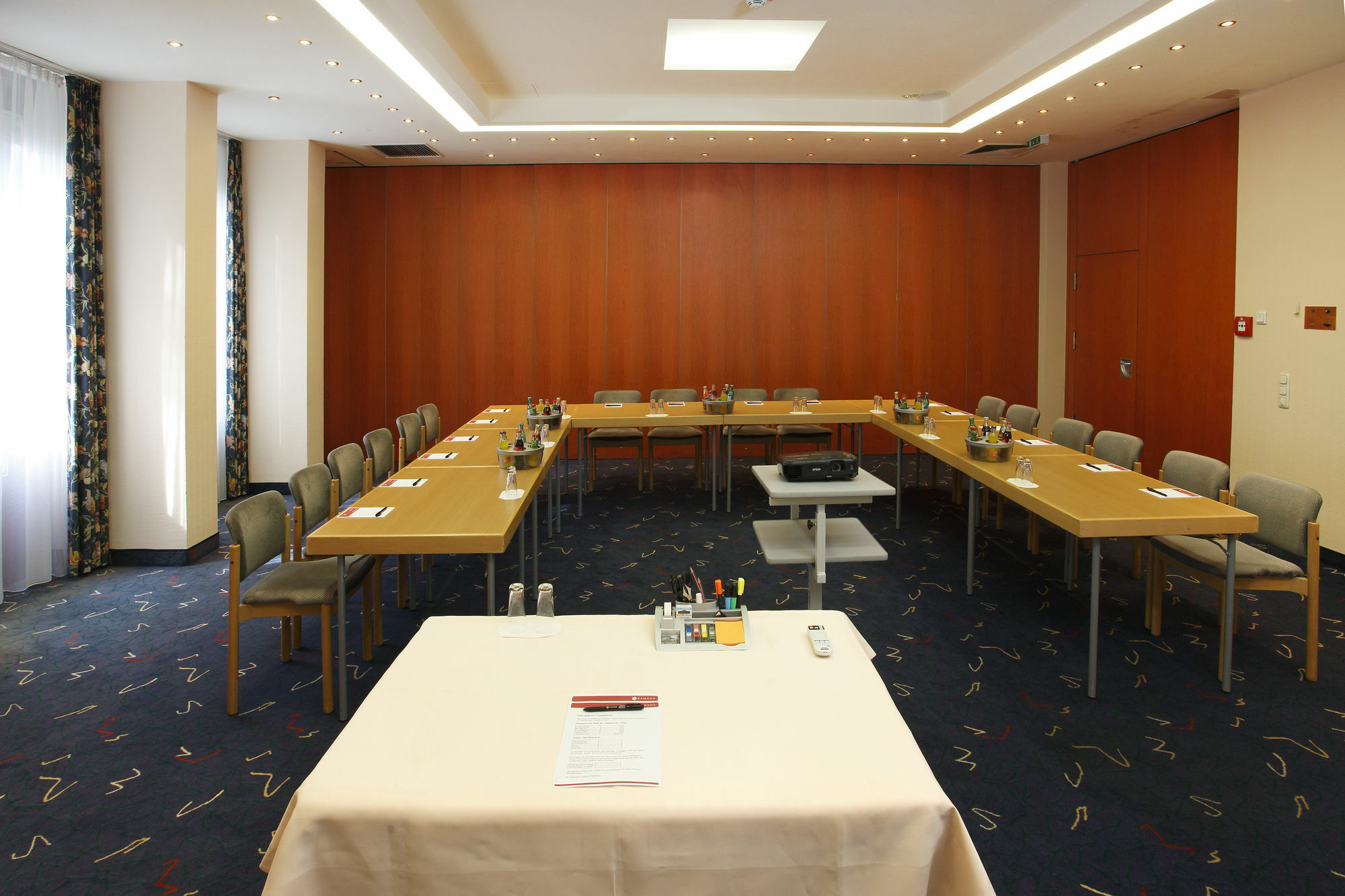 เอช+ โฮเทล เนือร์นแบร์ค Hotel Nuremberg ภายนอก รูปภาพ